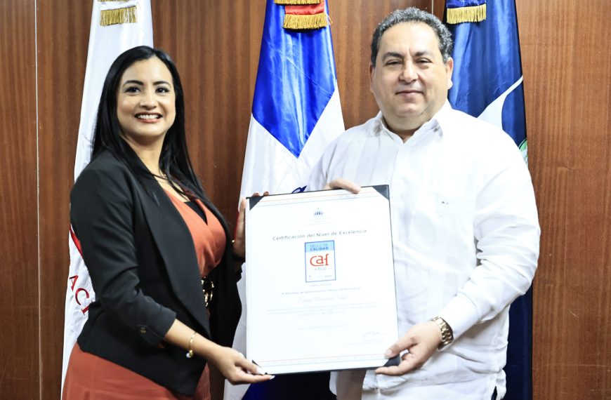 SNS recibe Sello CAF+300, reconocimiento a la excelencia en la gesti&oacute;n p&uacute;blica