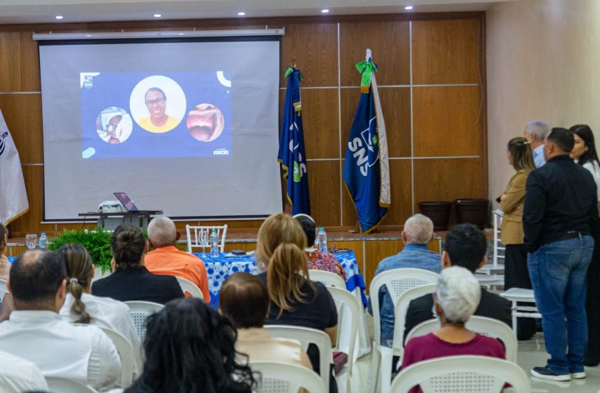 SNS entrega Programa &ldquo;Restableciendo Sonrisas&rdquo; en la regi&oacute;n Cibao Sur